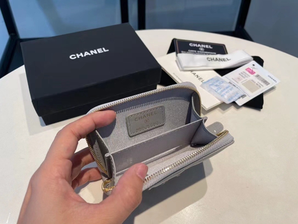 シャネル財布着用イメージ